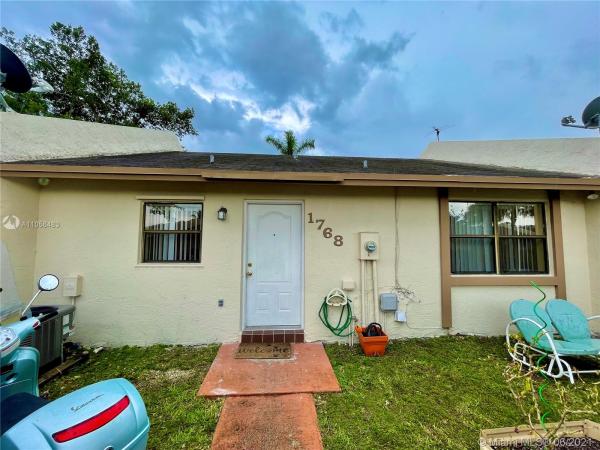 Townhomes Of Audubon South, 1768 Sandpiper Blvd, Homestead, Florida 33035, image 2