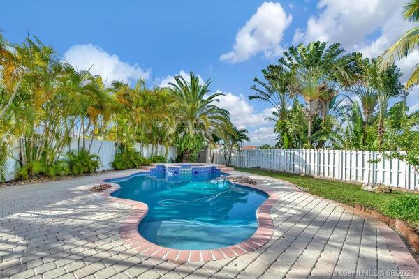 Tamiami Lakes, 1075 SW 134th Ct, Tamiami, Florida 33184, image 2