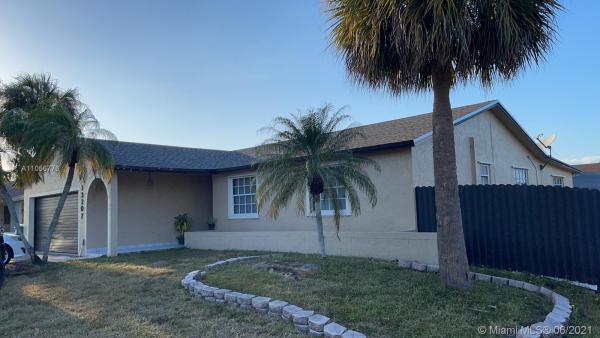 Meadow Wood Manor, 13207 SW 257th Ter, Princeton, Florida 33032, image 2