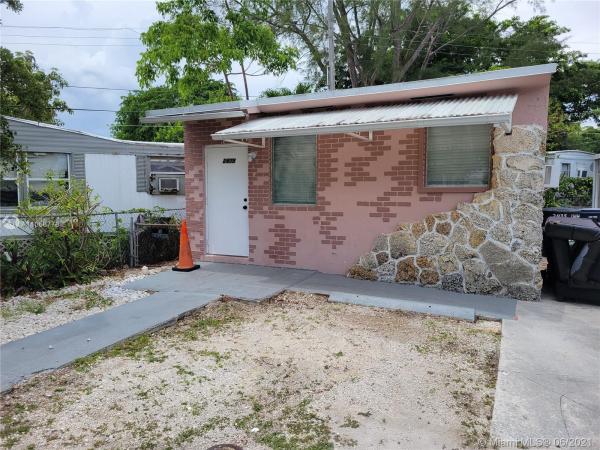 Trailer City, 2475 NE 136th Ter, North Miami Beach, Florida 33181, image 2