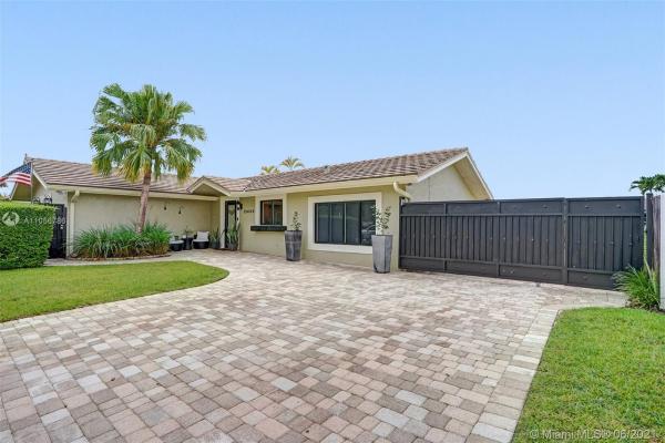 Winston Park, 13400 SW 79th St, Kendale Lakes, Florida 33183, image 2