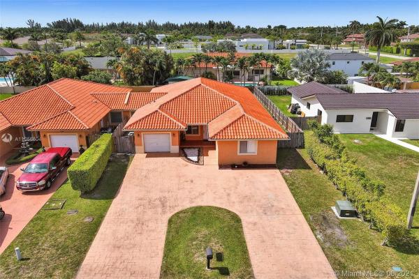 10231 NW 129th St, Hialeah Gardens, Florida 33018, image 2