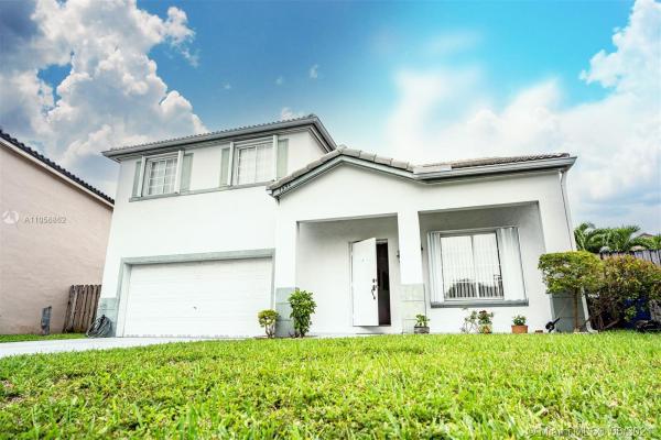 Weitzer At Lago Mar, 7554 SW 157th Ct, Kendale Lakes, Florida 33193, image 2