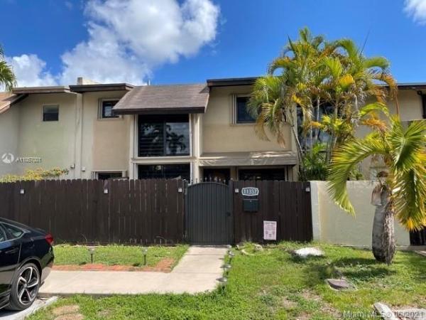Snapper Creek Townhouses, 11337 SW 71st Ln #11337, Kendall, Florida 33173, image 2