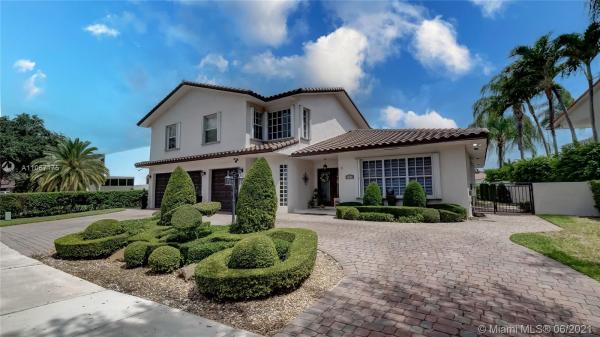 Royal Oaks, 7965 NW 164th Ter, Miami Lakes, Florida 33016, image 2