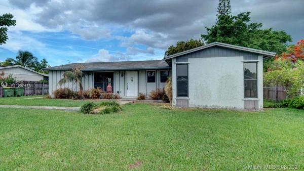 Pine Manor, 406 NW 17th, Homestead, Florida 33030, image 2