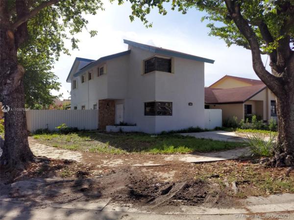 Bilbao Estates, 580 SW 89th Ct, Fountainebleau, Florida 33174, image 2