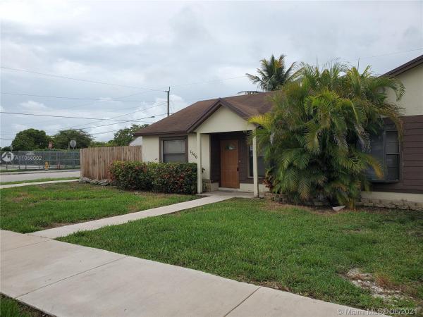 Biscayne Patio Homes, 15000 SW 289th Ter, Leisure City, Florida 33033, image 2