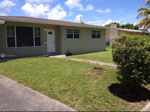 135 NE 191st St, Unincorporated Dade County, Florida 33179, image 2