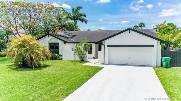 Lakes Of The Meadow, 5440 SW 148 Pl #, Kendall West, Florida 33185, image 2