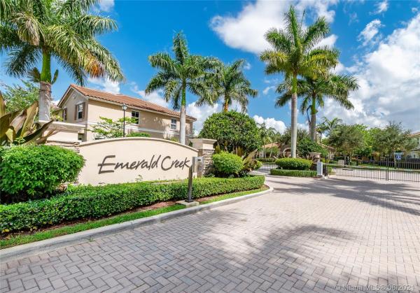 Emerald Creek Townhomes, 12452 Emerald Creek Ct, Plantation, Florida 33325, image 2