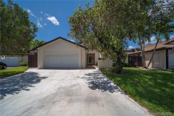Lakes Of The Meadow, 5121 SW 149th Pl, Kendall West, Florida 33185, image 2