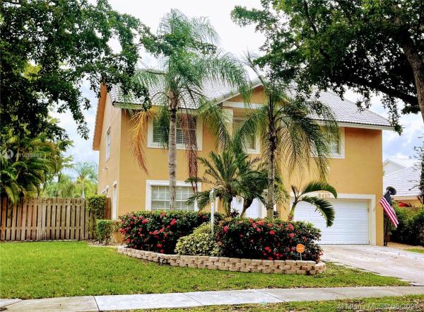 Laguna Point North, 9410 SW 212th Ter, Cutler Bay, Florida 33189, image 2
