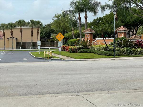 Tesoro At Forest Lakes, 9720 SW 164th Ave, The Hammocks, Florida 33196, image 2