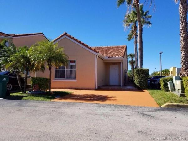 Imperial Villas At Imperial Lake, 1150 NW 126 Ct #, Tamiami, Florida 33182, image 2