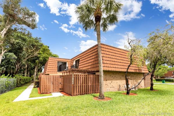 Village At Lake Pine, 11902 SW 9th Mnr, Davie, Florida 33325, image 2