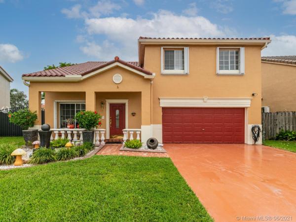 Weitzer At Lago Mar, 15839 SW 72nd Ter, Kendale Lakes, Florida 33193, image 2
