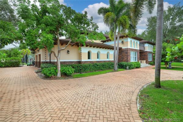 Sunset Circle, 6205 SW 67th Ct, South Miami, Florida 33143, image 2
