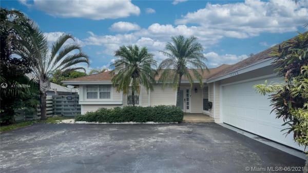 Royal Glen, 10265 SW 141st Ct, The Hammocks, Florida 33186, image 2