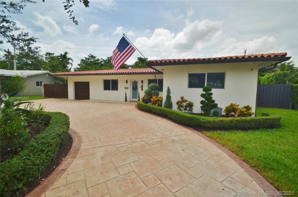 Miami Lakes Residential, 6772 Parkinsonia Dr, Miami Lakes, Florida 33014, image 2