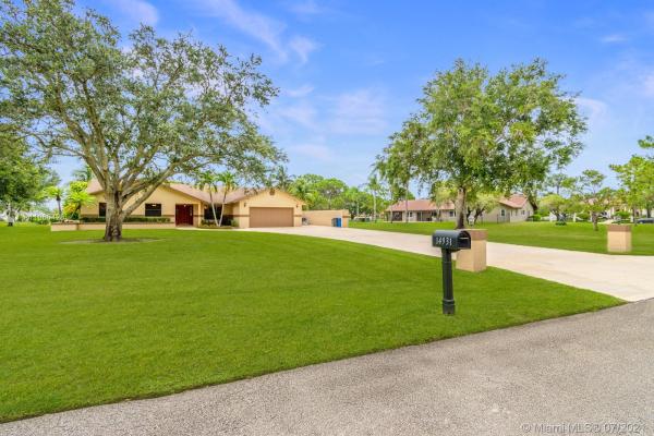 Ivanhoe Estates, 14931 Foxheath Dr, Southwest Ranches, Florida 33331, image 2