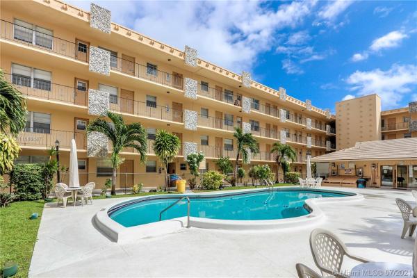 Warrenton House, 2145 Pierce St #413, Hollywood, Florida 33020, image 2