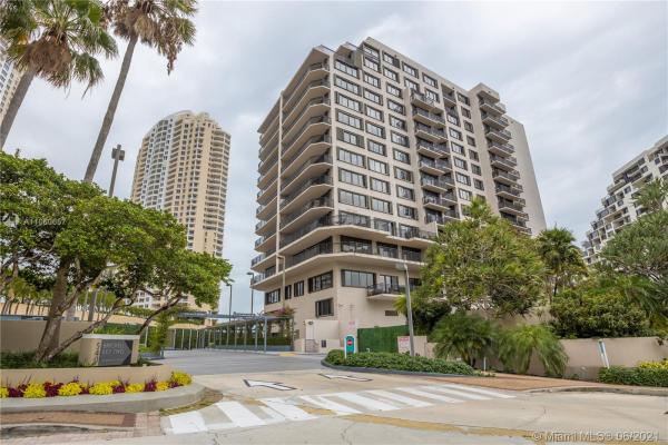 Brickell Key Two, 540 Brickell Key Dr #1013, Miami, Florida 33131, image 2