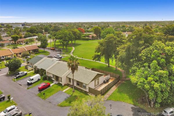 Devon Aire Villas, 10663 SW 123rd Ct, The Crossings, Florida 33186, image 2