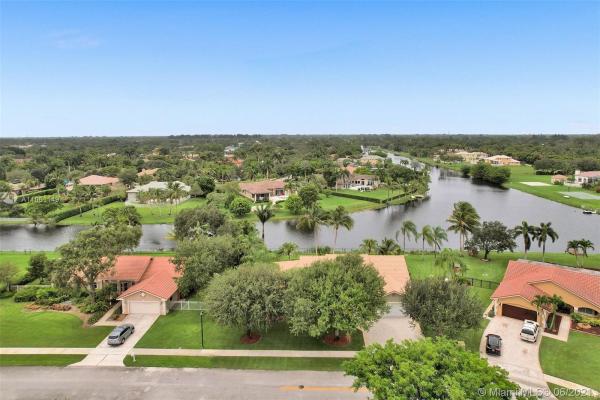 Ridgeview Lake Estates, 10460 SW 20th St, Davie, Florida 33324, image 2