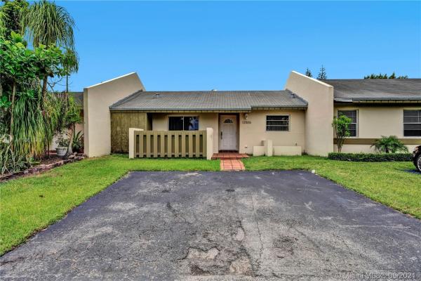 Devon Aire Villas, 12506 SW 112th Ter, The Crossings, Florida 33186, image 2