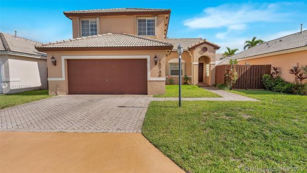Lago Mar South, 15746 SW 82nd St, Kendall, Florida 33193, image 2