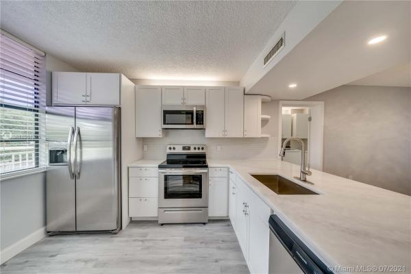 Whitehall 2 Of Pine Island Ridge, 1701 Whitehall Dr #206, Davie, Florida 33324, image 2