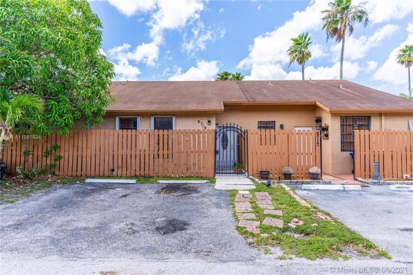 Aspen Townhomes, 6719 NW 192nd Ln, Country Club, Florida 33015, image 2