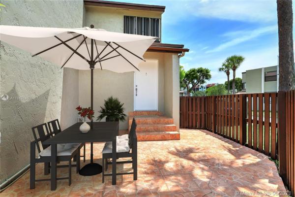 Indian Lake Village, 10050 NW 9th Street Cir #204, Fountainebleau, Florida 33172, image 2