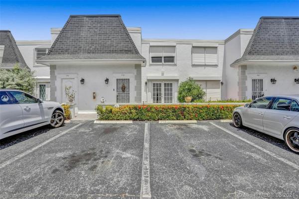 Venetian Park East, 712 NE 26th Ave, Hallandale Beach, Florida 33009, image 1