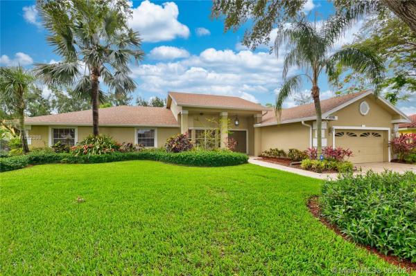 Ridgeview Lake Estates, 10301 SW 16th Pl, Davie, Florida 33324, image 2