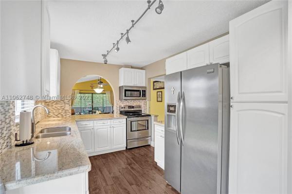 Villas Of Bonaventure, 336 Fairway Cir #35, Weston, Florida 33326, image 1