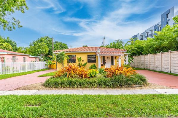 Coral Way Manor, 6536 SW 22nd St, West Miami, Florida 33155, image 2