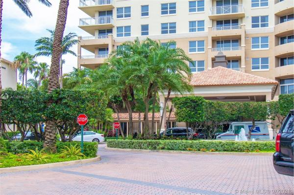 Turnberry On The Green, 19501 W Country Club Dr #313, Aventura, Florida 33180, image 2