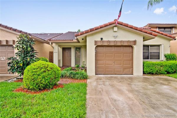 The Moors Townhouses, 6646 NW 175th Ter, Country Club, Florida 33015, image 2