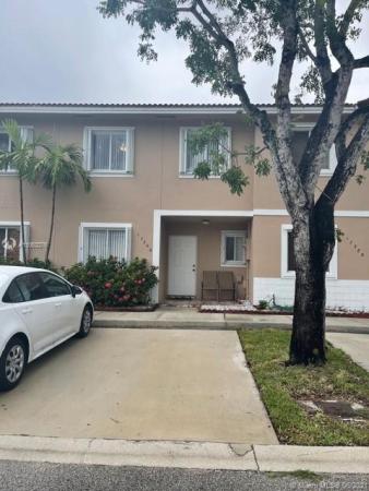 Weitzer Serena Lakes Townhomes, 17396 SW 140th Ct, Richmond West, Florida 33177, image 2