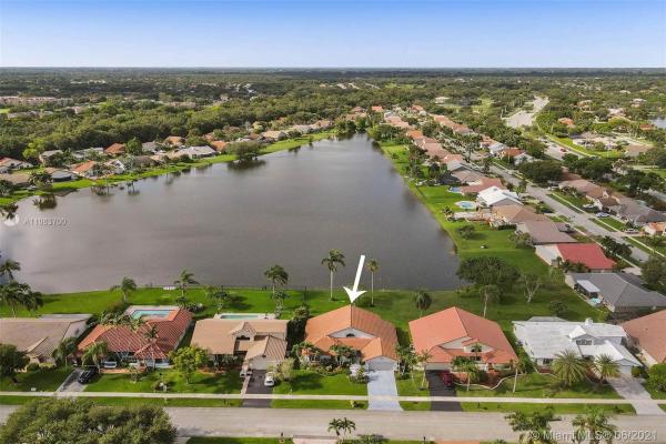 Oak Knoll Estates, 9850 N Oak Knoll Cir, Davie, Florida 33324, image 1