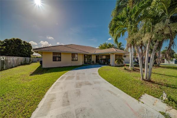 3097 SW 111th Ave, University Park, Florida 33165, image 2