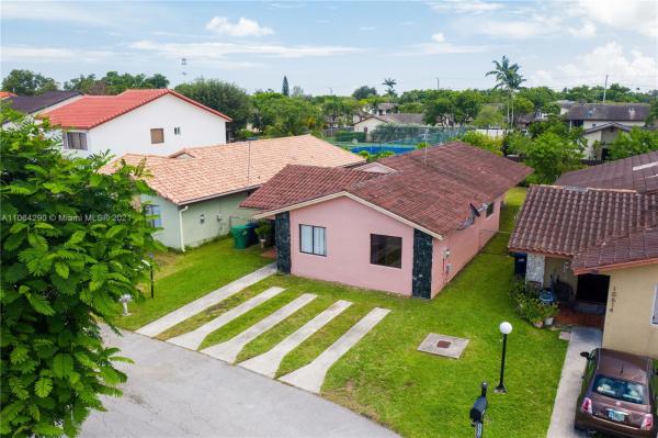 Pueblo Del Sol, 10610 SW 69th Ter, Sunset, Florida 33173, image 2