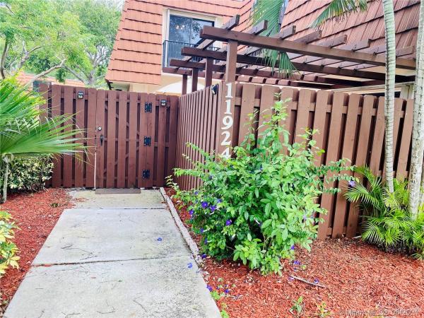 Village At Lake Pine, 11924 SW 7th Ct, Davie, Florida 33325, image 2