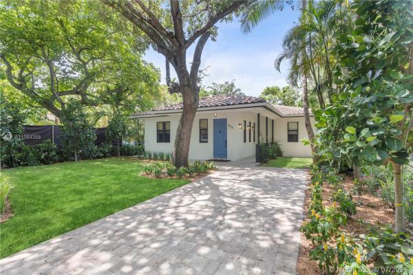 Douglas Circle, 3835 Kumquat Ave, Miami, Florida 33133, image 2