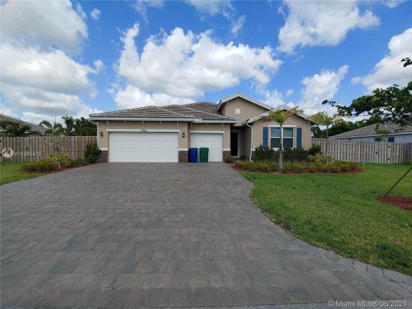 19900 SW 132nd Ct, Three Lakes, Florida 33177, image 2