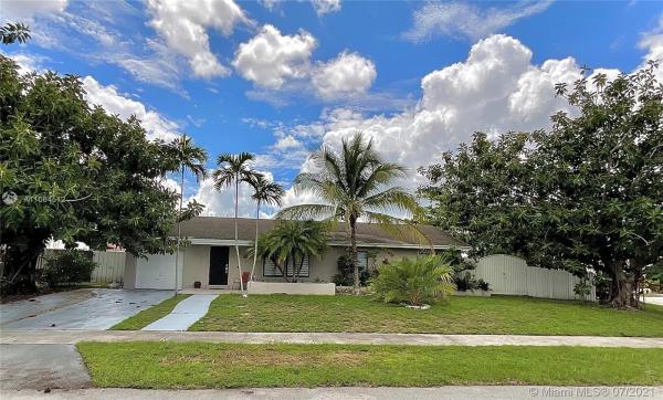 Country Lake Manors, 19954 NW 60th Ct, Country Club, Florida 33015, image 2