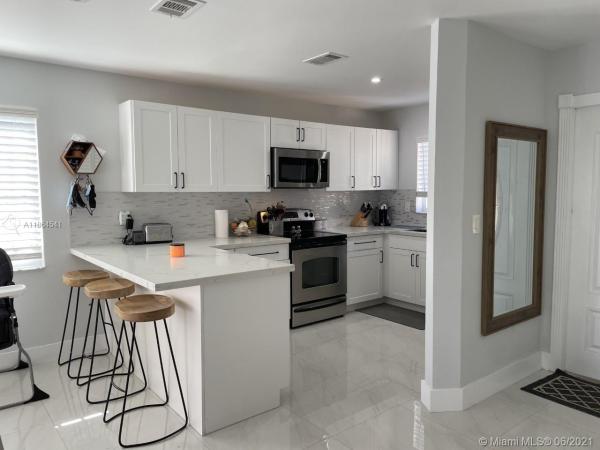 Lakes Of Acadia, 5053 NW 195th Ter, Miami Gardens, Florida 33055, image 2