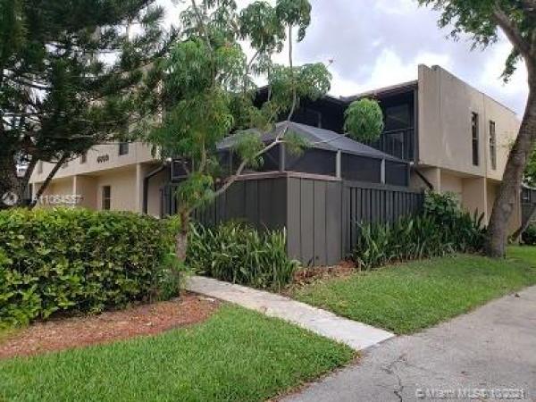 Foxwood Estates Of Lakeside Green, 4809 Alder Dr #D, West Palm Beach, Florida 33417, image 2